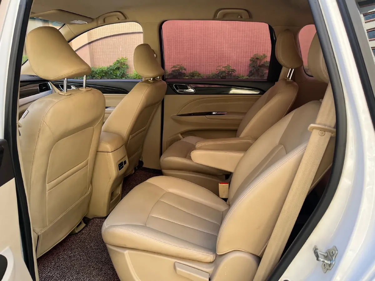 2016 BaoJun 560 1.5T 150HP L4 6MT,autocango,china used car exporter,china ev exporter,chinese used car exporter,chinese used ev exporter