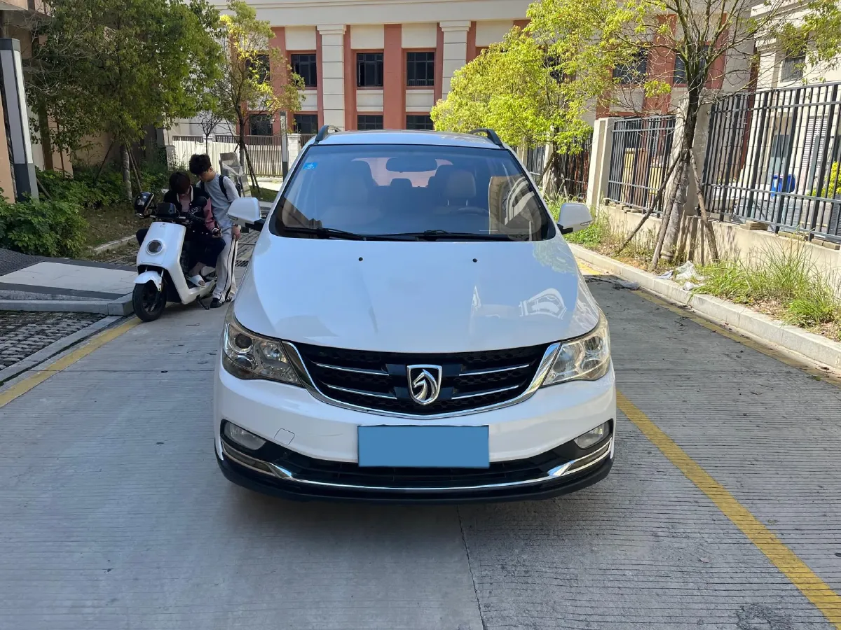 2016 BaoJun 560 1.5T 150HP L4 6MT,autocango,china used car exporter,china ev exporter,chinese used car exporter,chinese used ev exporter