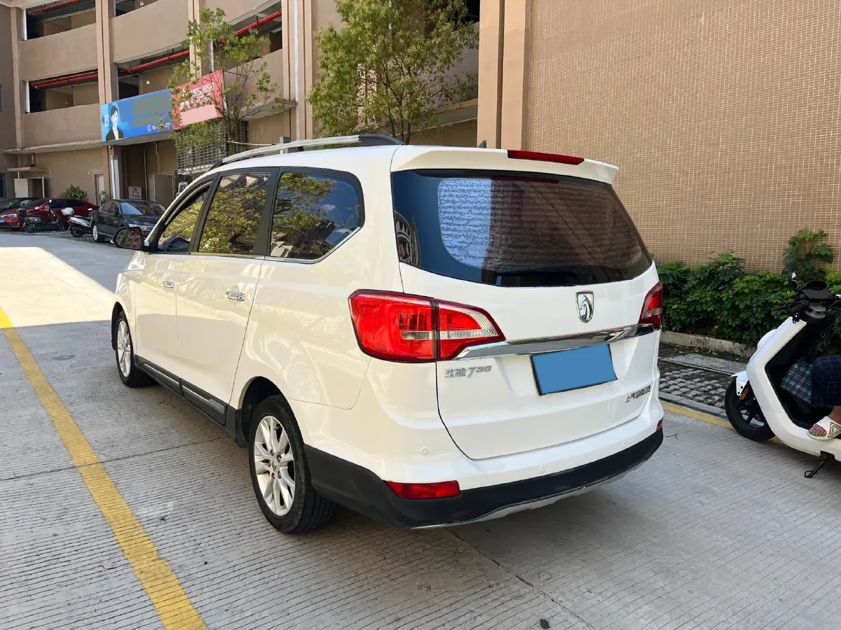 2016 BaoJun 560 1.5T 150HP L4 6MT,autocango,china used car exporter,china ev exporter,chinese used car exporter,chinese used ev exporter
