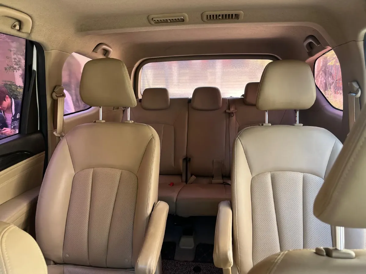 2016 BaoJun 560 1.5T 150HP L4 6MT,autocango,china used car exporter,china ev exporter,chinese used car exporter,chinese used ev exporter