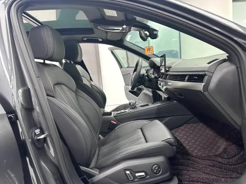 2024 Audi A4L 2.0T 190HP L4 7DCT,autocango,china used car exporter,china ev exporter,chinese used car exporter,chinese used ev exporter