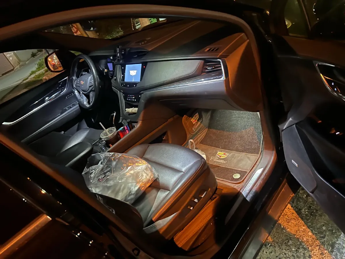 2021 Cadillac XT5 2.0T 237HP L4 9AT,autocango,china used car exporter,china ev exporter,chinese used car exporter,chinese used ev exporter