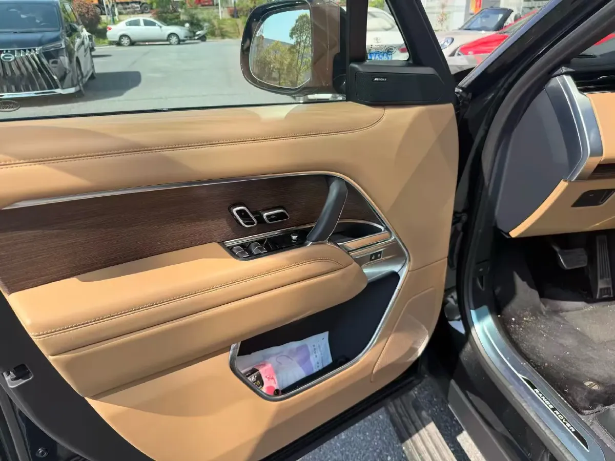 2025 Land Rover Range Rover 3.0T 400HP L6 8AT,autocango,china used car exporter,china ev exporter,chinese used car exporter,chinese used ev exporter