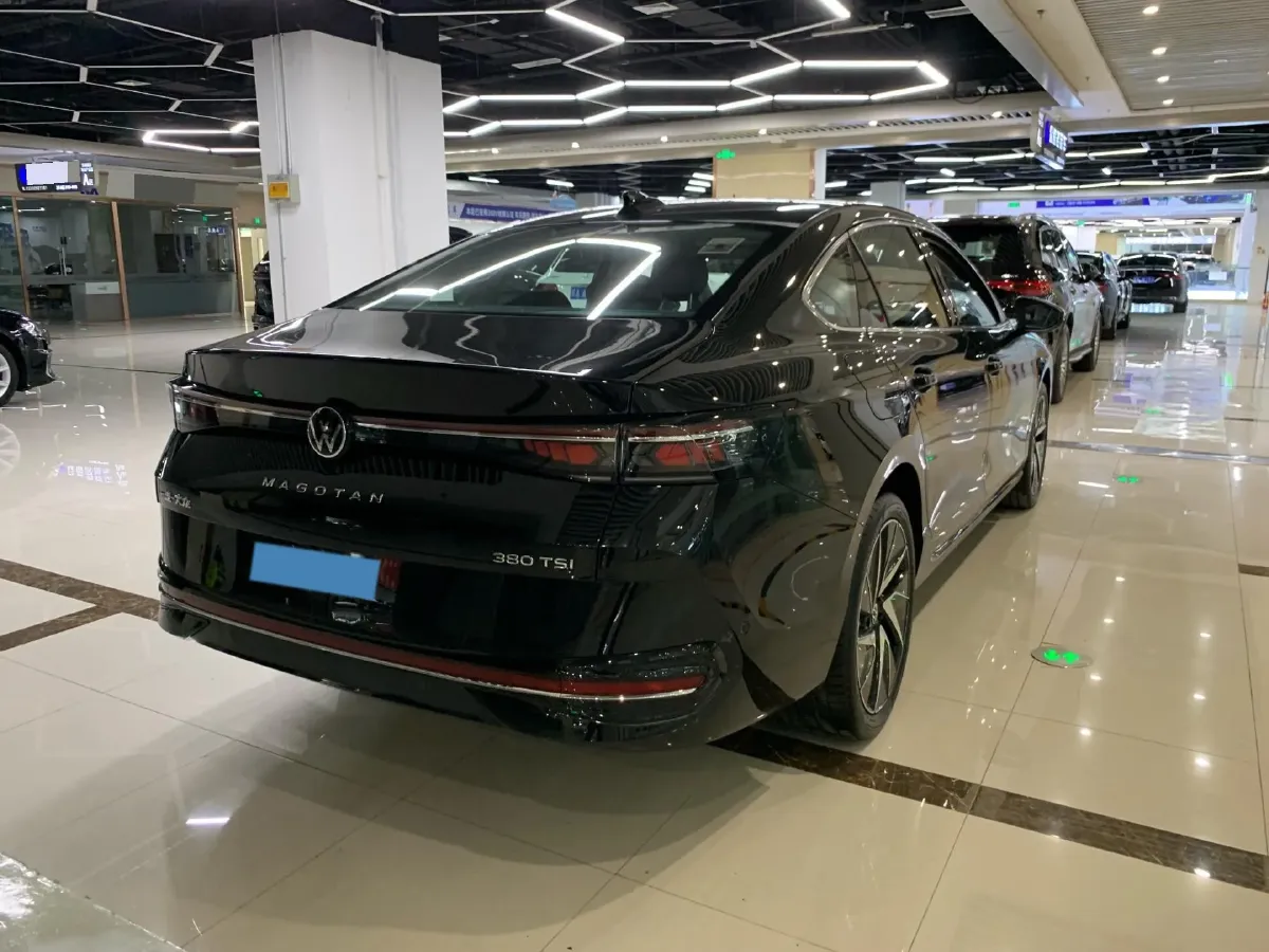 2024 Volkswagen Magotan 2.0T 220HP L4 7DCT,autocango,china used car exporter,china ev exporter,chinese used car exporter,chinese used ev exporter