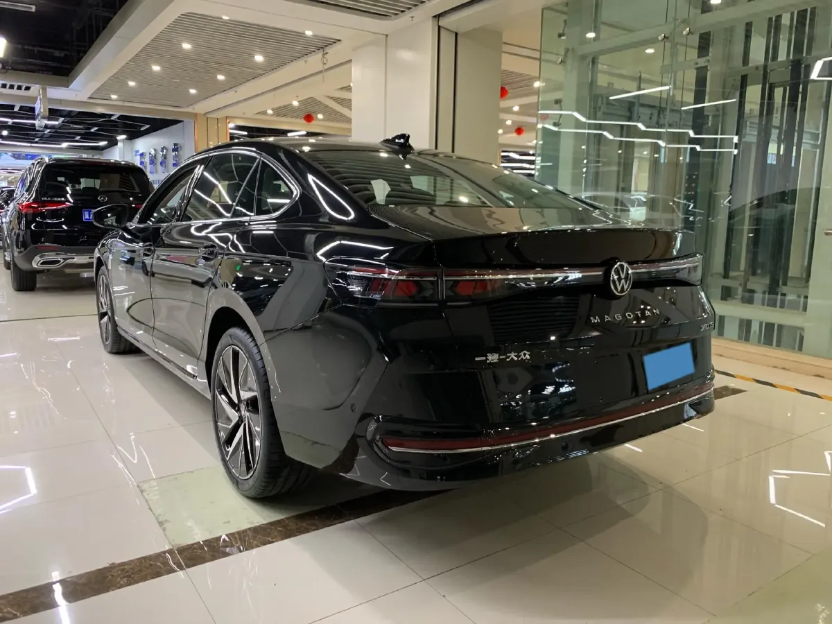 2024 Volkswagen Magotan 2.0T 220HP L4 7DCT,autocango,china used car exporter,china ev exporter,chinese used car exporter,chinese used ev exporter