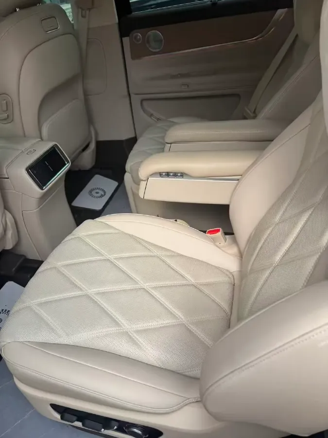 2025 AITO AITO M9 REEV 160HP REEV 52KWH,autocango,china used car exporter,china ev exporter,chinese used car exporter,chinese used ev exporter