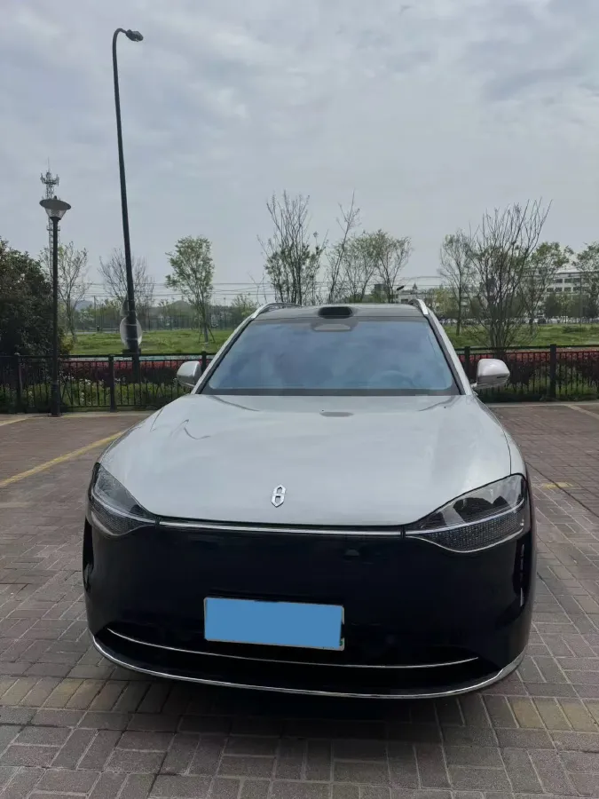 2025 AITO AITO M9 REEV 160HP REEV 52KWH,autocango,china used car exporter,china ev exporter,chinese used car exporter,chinese used ev exporter