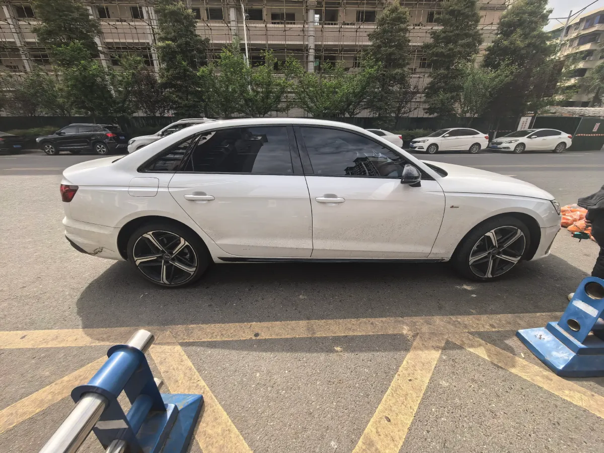2024 Audi A4L 2.0T 190HP L4 7DCT,autocango,china used car exporter,china ev exporter,chinese used car exporter,chinese used ev exporter