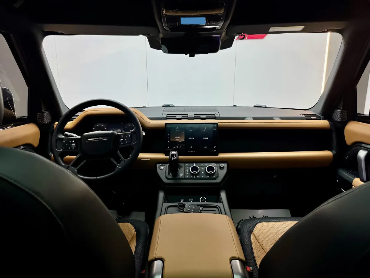 2024 Land Rover Defender 3.0T 400HP L6 8AT,autocango,china used car exporter,china ev exporter,chinese used car exporter,chinese used ev exporter