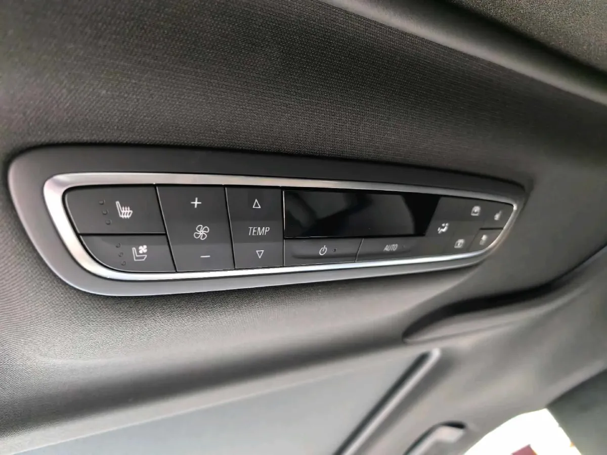 2022 Buick GL8 2.0T 237HP L4 9AT,autocango,china used car exporter,china ev exporter,chinese used car exporter,chinese used ev exporter