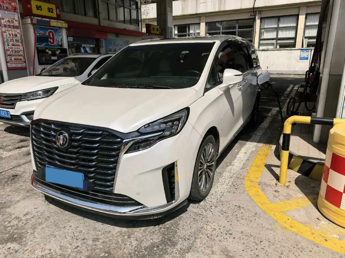2022 Buick GL8 2.0T 237HP L4 9AT,autocango,china used car exporter,china ev exporter,chinese used car exporter,chinese used ev exporter