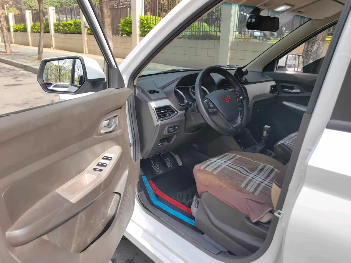 2021 WuLing HongGuang 1.5L 99HP L4 6MT,autocango,china used car exporter,china ev exporter,chinese used car exporter,chinese used ev exporter