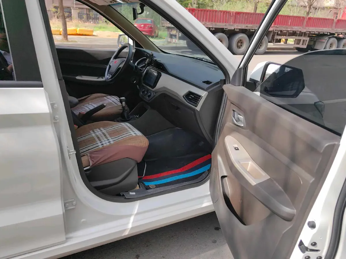 2021 WuLing HongGuang 1.5L 99HP L4 6MT,autocango,china used car exporter,china ev exporter,chinese used car exporter,chinese used ev exporter