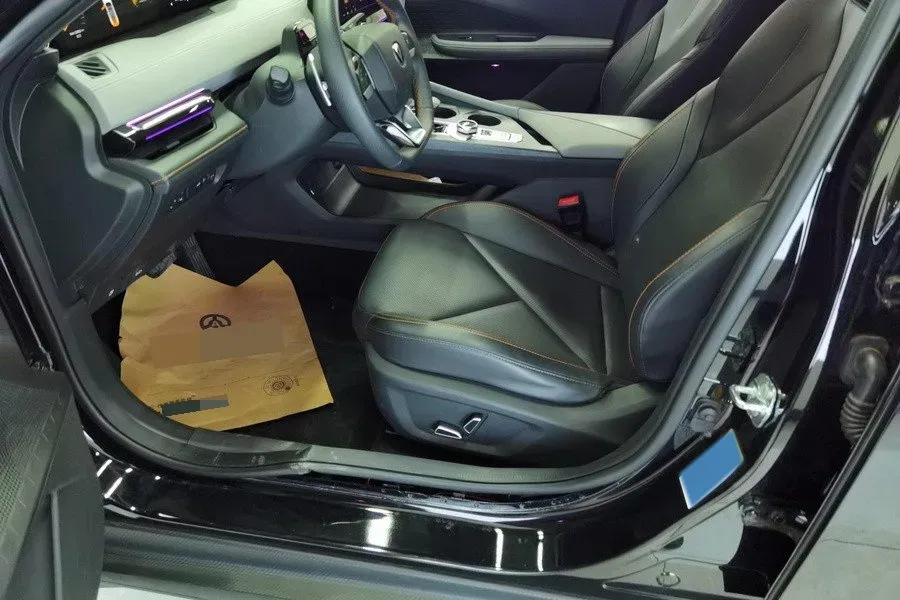 2022 ChangAn UNI-V 1.5T 188HP L4 7DCT,autocango,china used car exporter,china ev exporter,chinese used car exporter,chinese used ev exporter