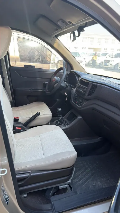 2021 WuLing HongGuang V 1.5L 99HP L4 6MT,autocango,china used car exporter,china ev exporter,chinese used car exporter,chinese used ev exporter