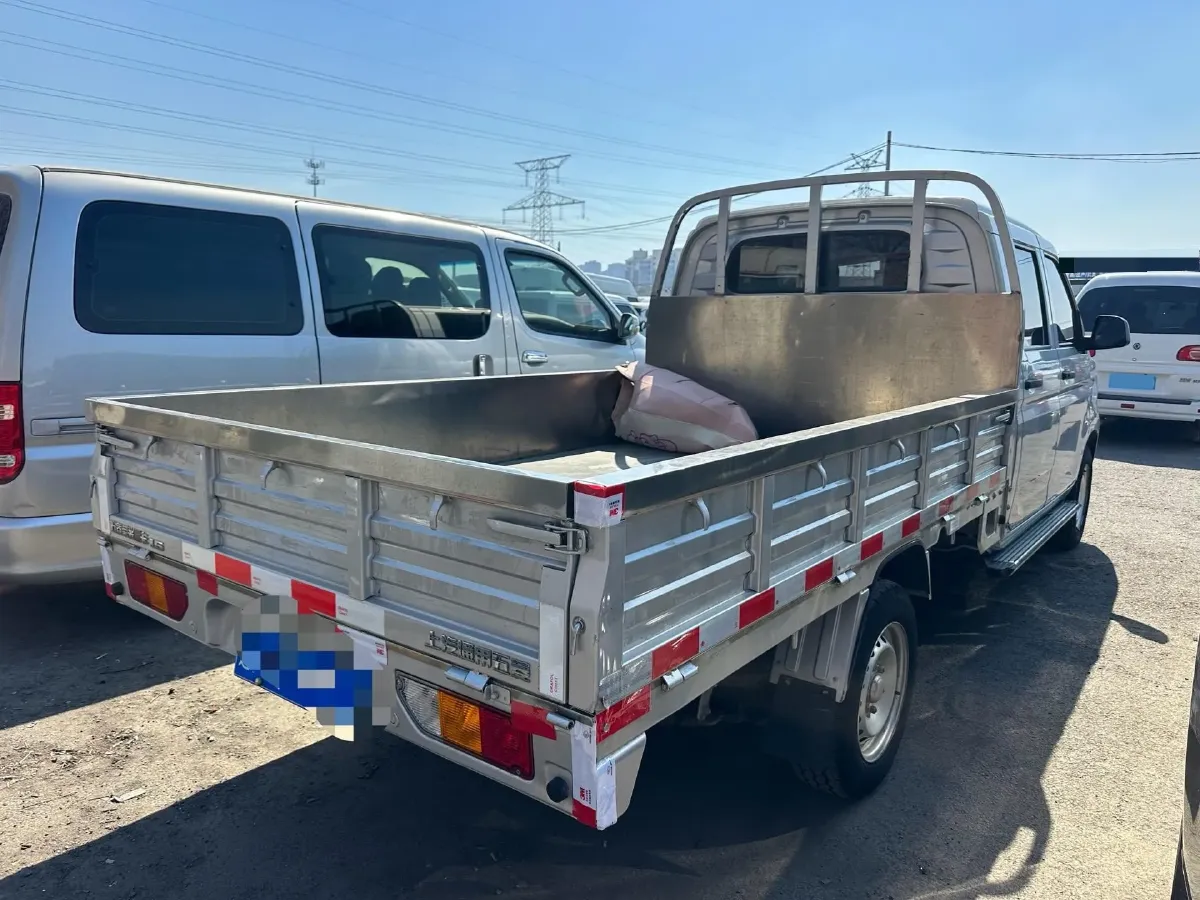2023 WuLing RongGuang New Truck 1.5L 102HP L4 5MT,autocango,china used car exporter,china ev exporter,chinese used car exporter,chinese used ev exporter
