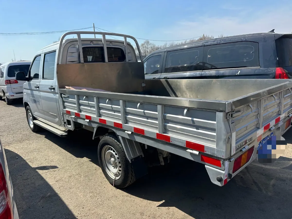 2023 WuLing RongGuang New Truck 1.5L 102HP L4 5MT,autocango,china used car exporter,china ev exporter,chinese used car exporter,chinese used ev exporter