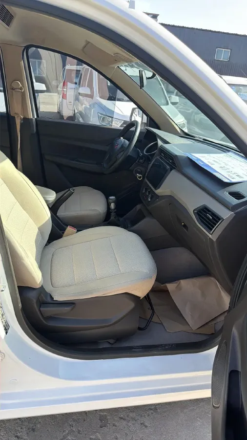 2021 WuLing HongGuang 1.5L 99HP L4 6MT,autocango,china used car exporter,china ev exporter,chinese used car exporter,chinese used ev exporter