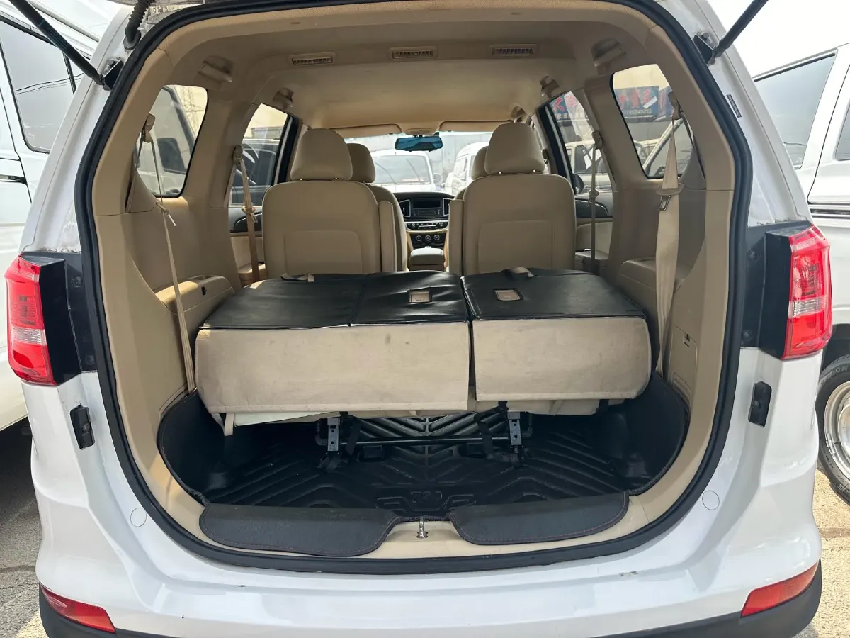 2016 BaoJun 730 1.5L 112HP L4 5MT,autocango,china used car exporter,china ev exporter,chinese used car exporter,chinese used ev exporter