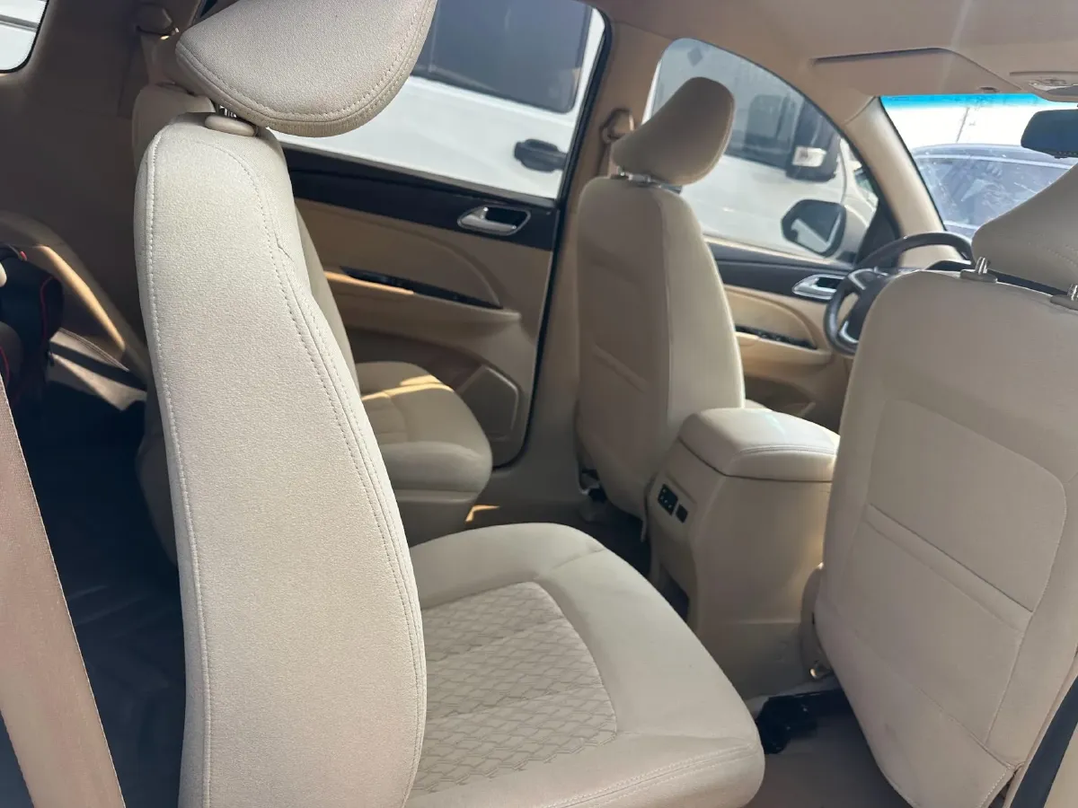 2016 BaoJun 730 1.5L 112HP L4 5MT,autocango,china used car exporter,china ev exporter,chinese used car exporter,chinese used ev exporter