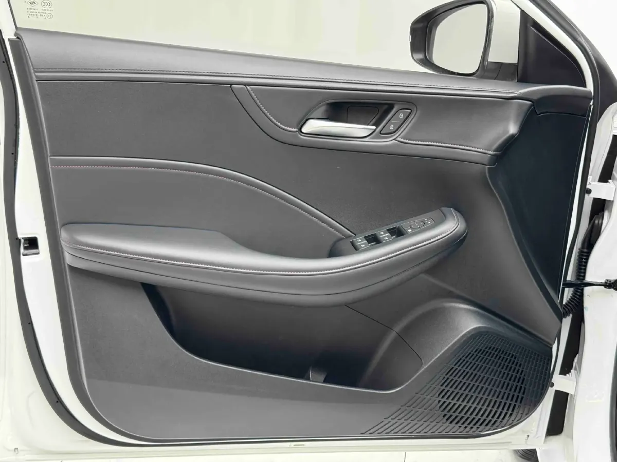 2023 Roewe i5 1.5L 129HP L4 CVT,autocango,china used car exporter,china ev exporter,chinese used car exporter,chinese used ev exporter