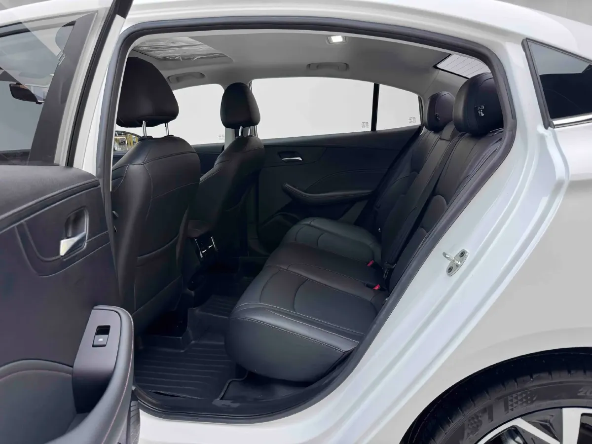 2023 Roewe i5 1.5L 129HP L4 CVT,autocango,china used car exporter,china ev exporter,chinese used car exporter,chinese used ev exporter