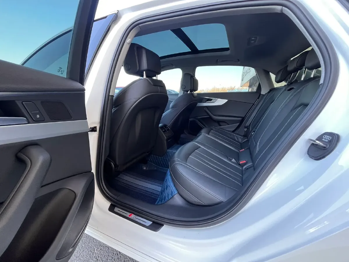 2022 Audi A4L 2.0T 190HP L4 7DCT,autocango,china used car exporter,china ev exporter,chinese used car exporter,chinese used ev exporter