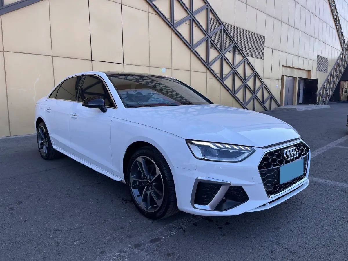 2022 Audi A4L 2.0T 190HP L4 7DCT,autocango,china used car exporter,china ev exporter,chinese used car exporter,chinese used ev exporter