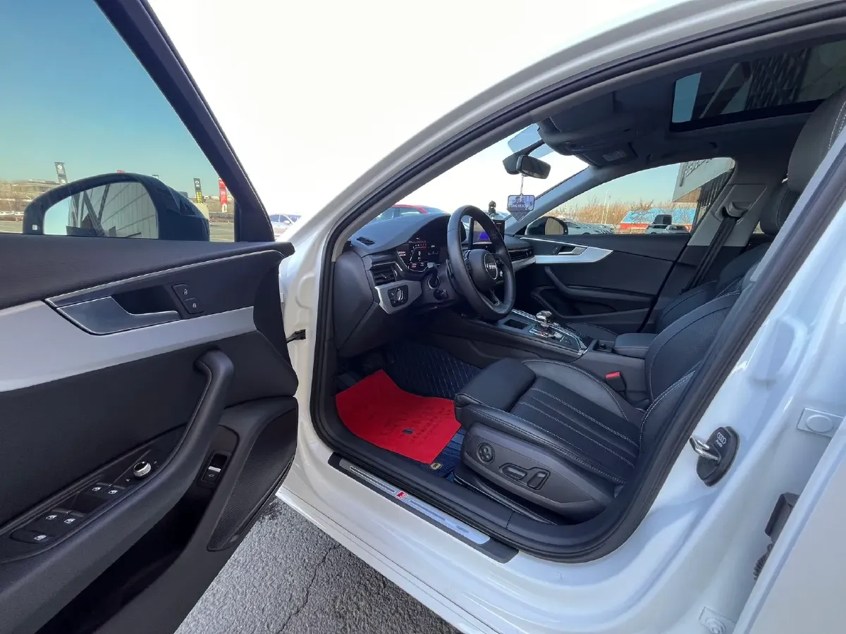 2022 Audi A4L 2.0T 190HP L4 7DCT,autocango,china used car exporter,china ev exporter,chinese used car exporter,chinese used ev exporter