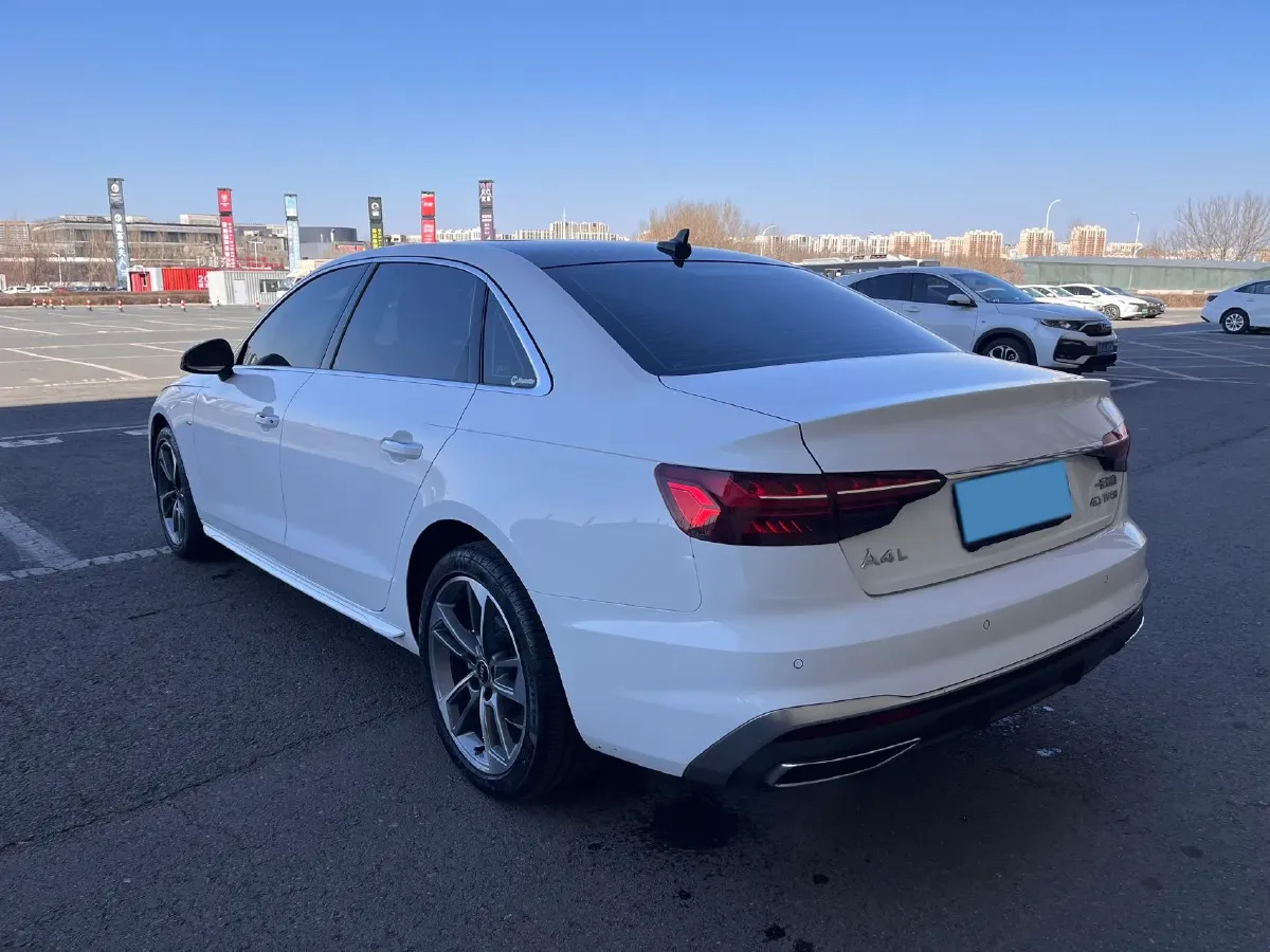 2022 Audi A4L 2.0T 190HP L4 7DCT,autocango,china used car exporter,china ev exporter,chinese used car exporter,chinese used ev exporter