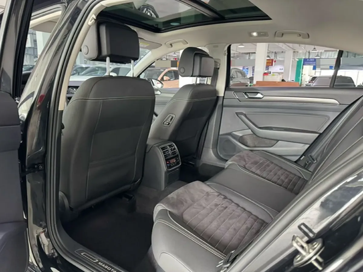 2020 Volkswagen Magotan 2.0T 186HP L4 7DCT,autocango,china used car exporter,china ev exporter,chinese used car exporter,chinese used ev exporter