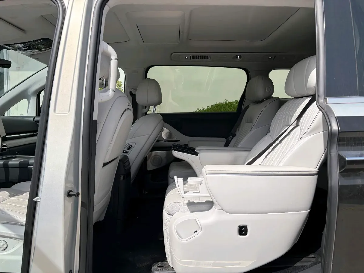 2025 Voyah Dream 1.5T 150HP L4 PHEV 41.7KWH,autocango,china used car exporter,china ev exporter,chinese used car exporter,chinese used ev exporter