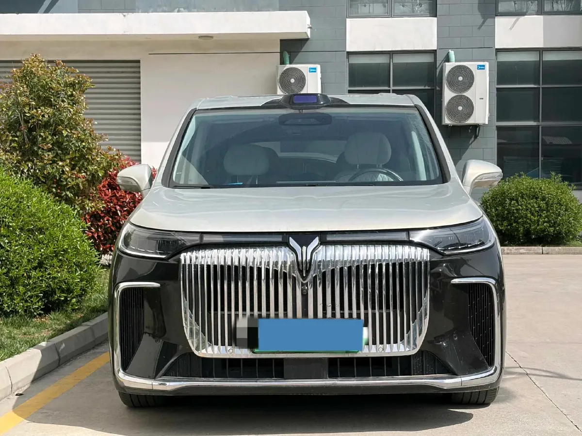 2025 Voyah Dream 1.5T 150HP L4 PHEV 41.7KWH,autocango,china used car exporter,china ev exporter,chinese used car exporter,chinese used ev exporter