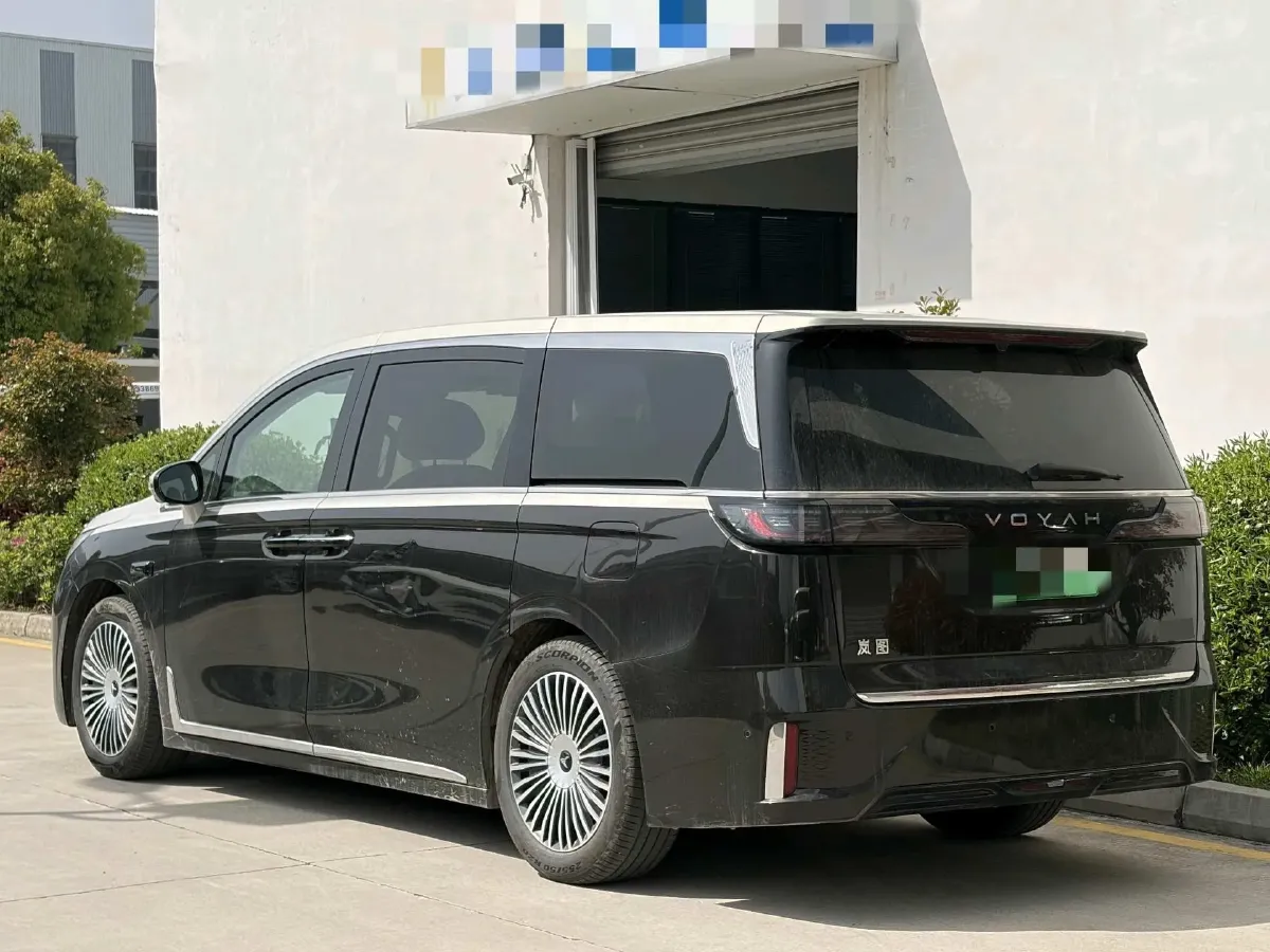 2025 Voyah Dream 1.5T 150HP L4 PHEV 41.7KWH,autocango,china used car exporter,china ev exporter,chinese used car exporter,chinese used ev exporter