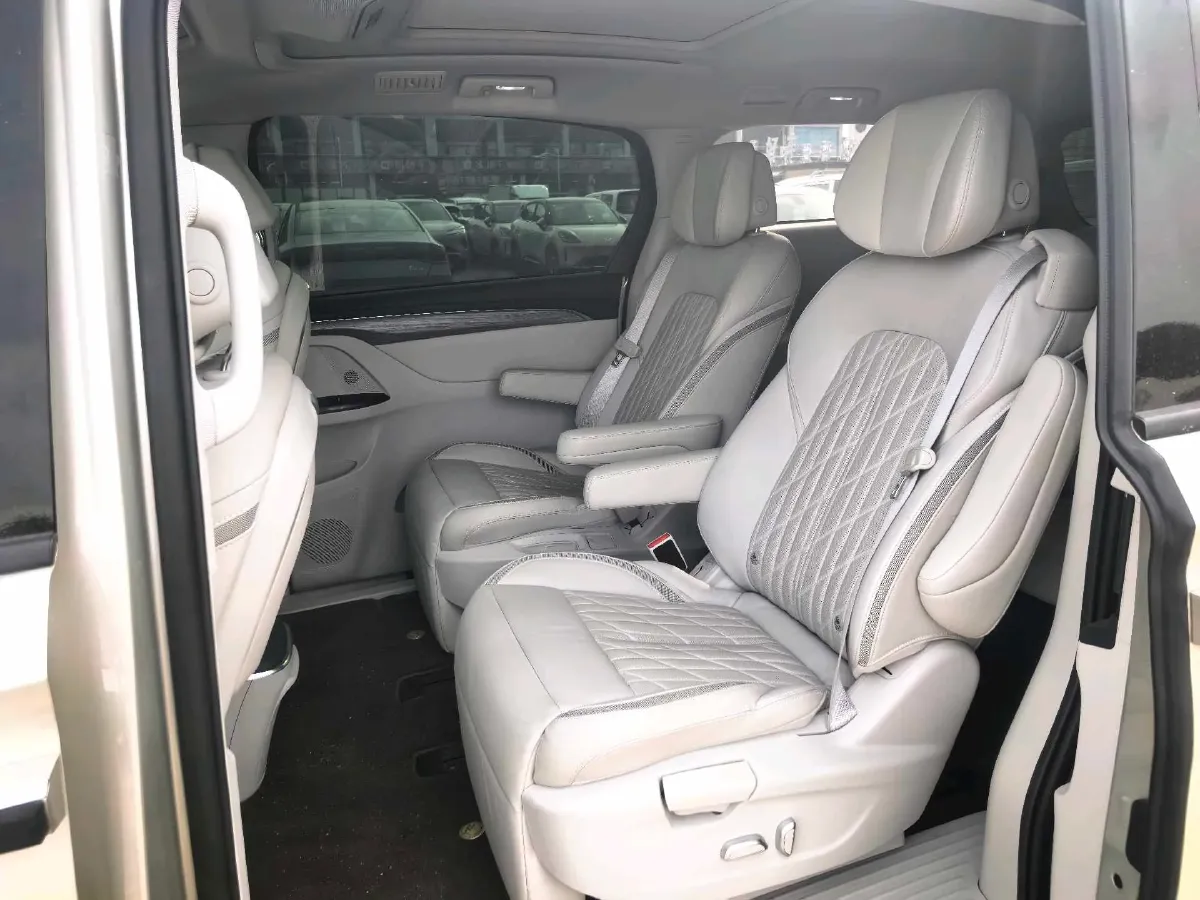 2023 Buick GL8 2.0T 237HP L4 9AT,autocango,china used car exporter,china ev exporter,chinese used car exporter,chinese used ev exporter