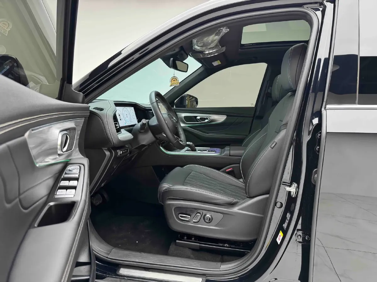 2025 GAC Trumpchi GS8 2.0T 252HP L4 8AT,autocango,china used car exporter,china ev exporter,chinese used car exporter,chinese used ev exporter