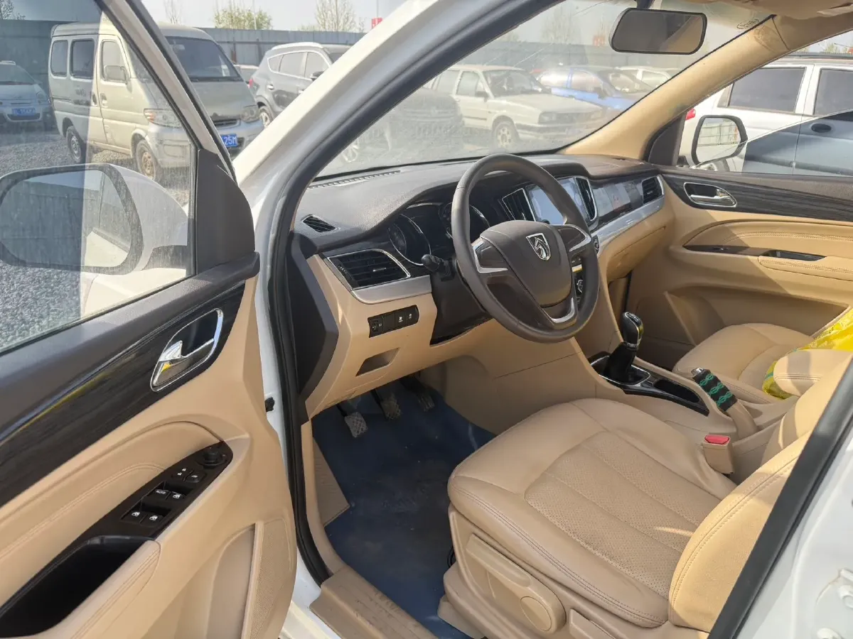 2016 BaoJun 730 1.5L 112HP L4 5MT,autocango,china used car exporter,china ev exporter,chinese used car exporter,chinese used ev exporter