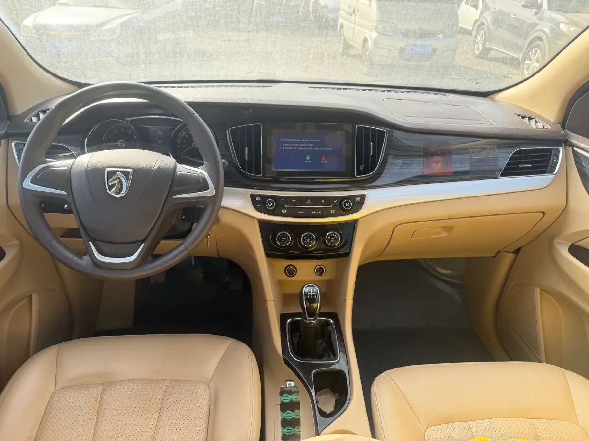 2016 BaoJun 730 1.5L 112HP L4 5MT,autocango,china used car exporter,china ev exporter,chinese used car exporter,chinese used ev exporter