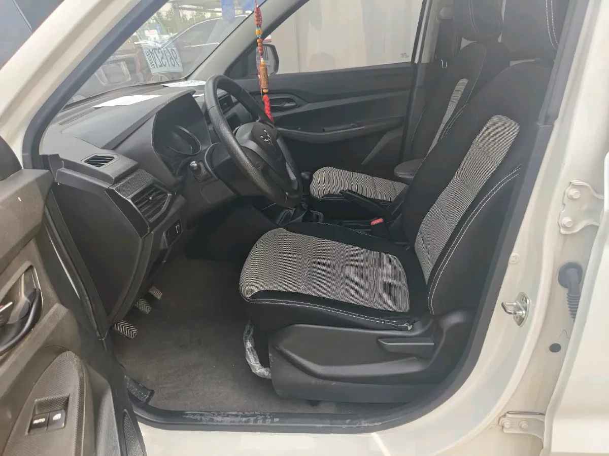 2019 WuLing HongGuang 1.5L 105HP L4 5MT,autocango,china used car exporter,china ev exporter,chinese used car exporter,chinese used ev exporter