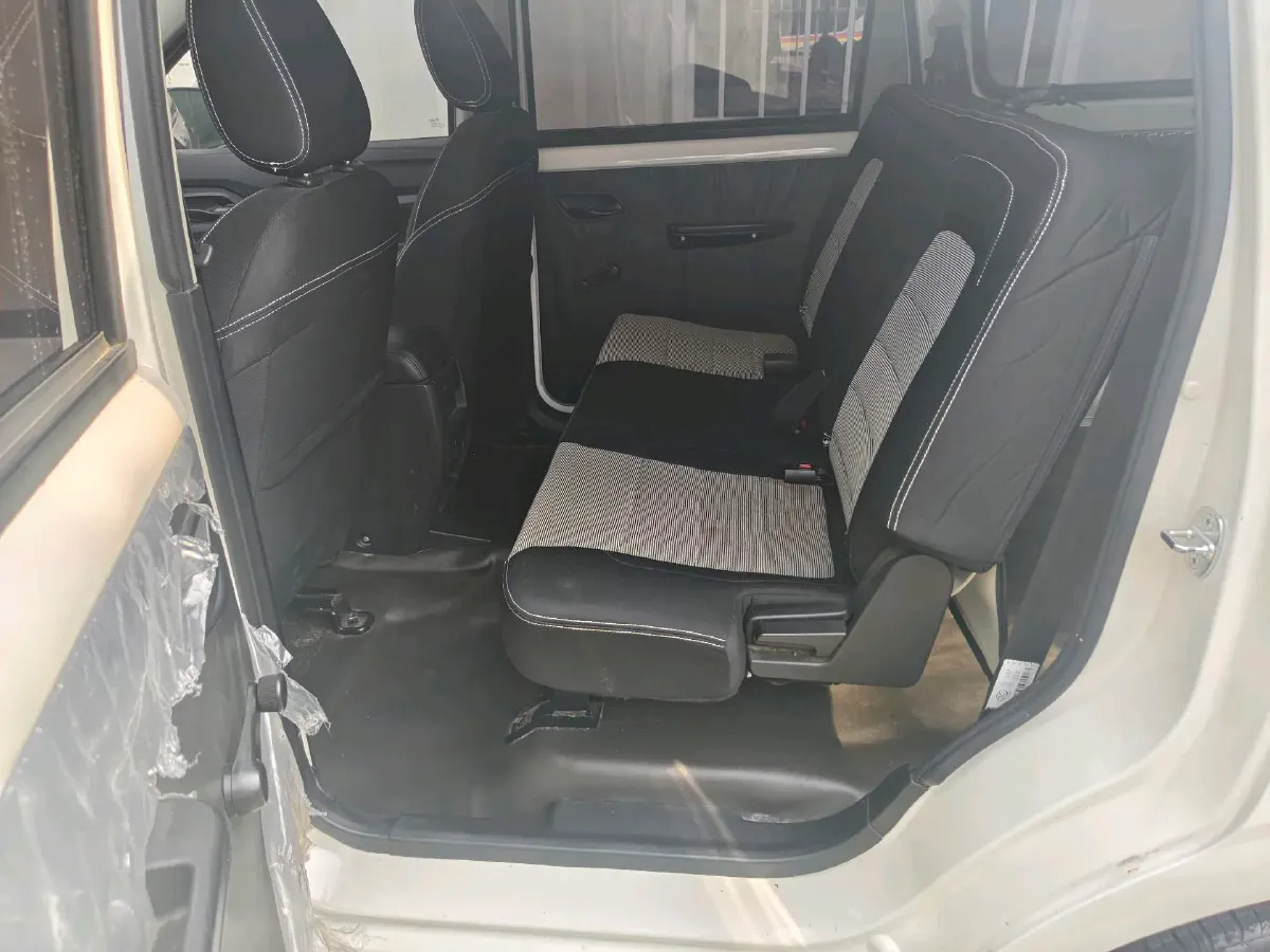 2019 WuLing HongGuang 1.5L 105HP L4 5MT,autocango,china used car exporter,china ev exporter,chinese used car exporter,chinese used ev exporter