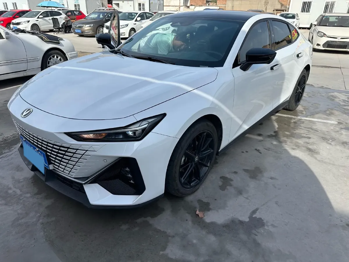 2023 ChangAn UNI-V 1.5T 188HP L4 7DCT,autocango,china used car exporter,china ev exporter,chinese used car exporter,chinese used ev exporter