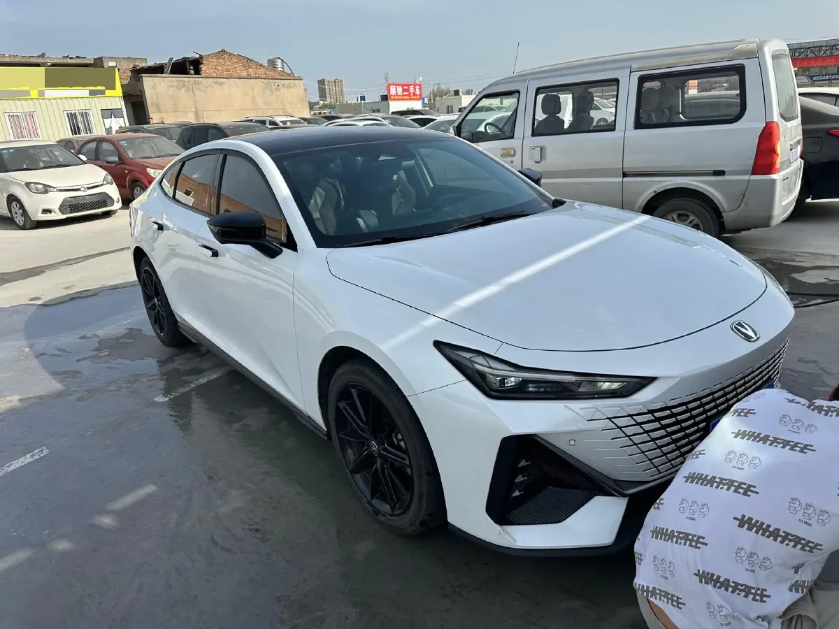 2023 ChangAn UNI-V 1.5T 188HP L4 7DCT,autocango,china used car exporter,china ev exporter,chinese used car exporter,chinese used ev exporter