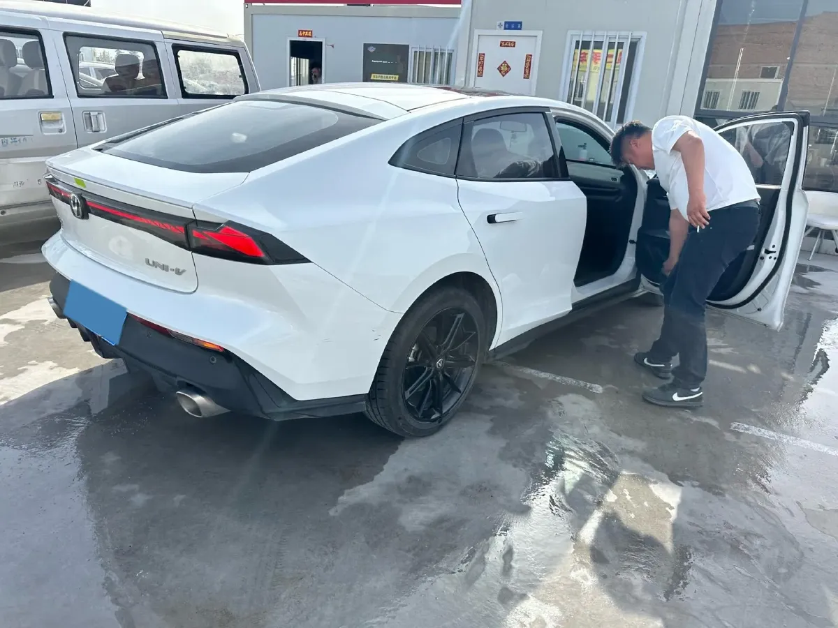 2023 ChangAn UNI-V 1.5T 188HP L4 7DCT,autocango,china used car exporter,china ev exporter,chinese used car exporter,chinese used ev exporter