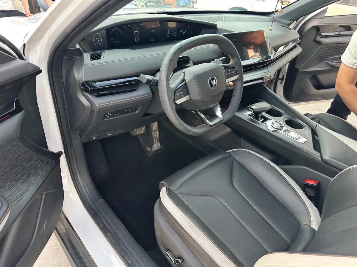 2023 ChangAn UNI-V 1.5T 188HP L4 7DCT,autocango,china used car exporter,china ev exporter,chinese used car exporter,chinese used ev exporter