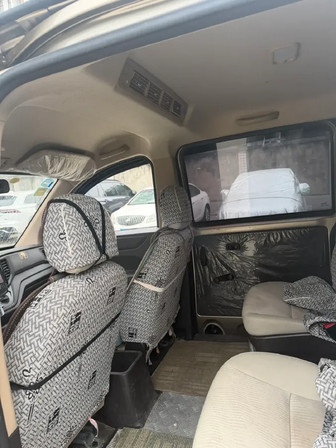 2019 WuLing HongGuang V 1.5L 99HP L4 6MT,autocango,china used car exporter,china ev exporter,chinese used car exporter,chinese used ev exporter