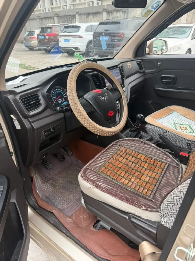 2019 WuLing HongGuang V 1.5L 99HP L4 6MT,autocango,china used car exporter,china ev exporter,chinese used car exporter,chinese used ev exporter