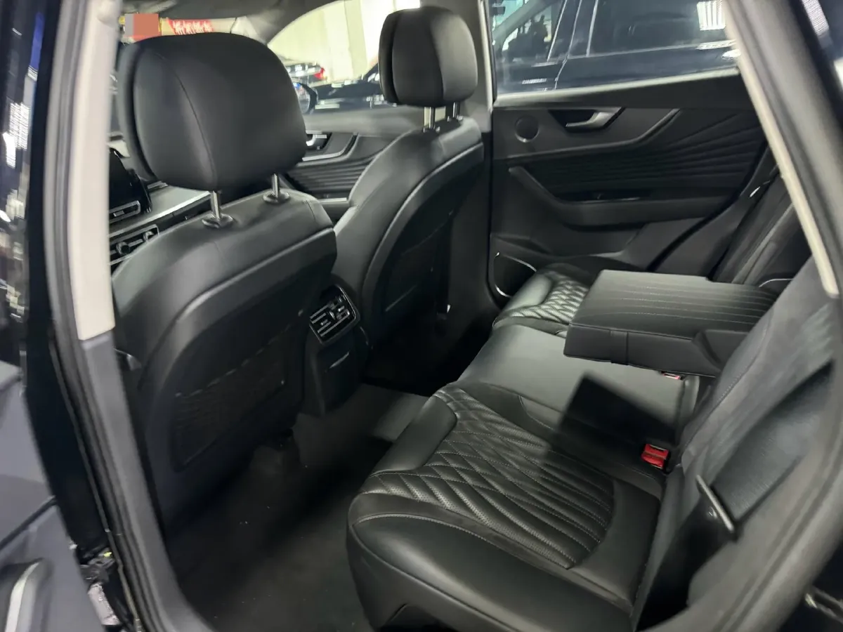 2023 HongQi HS5 2.0T 252HP L4 8AT,autocango,china used car exporter,china ev exporter,chinese used car exporter,chinese used ev exporter