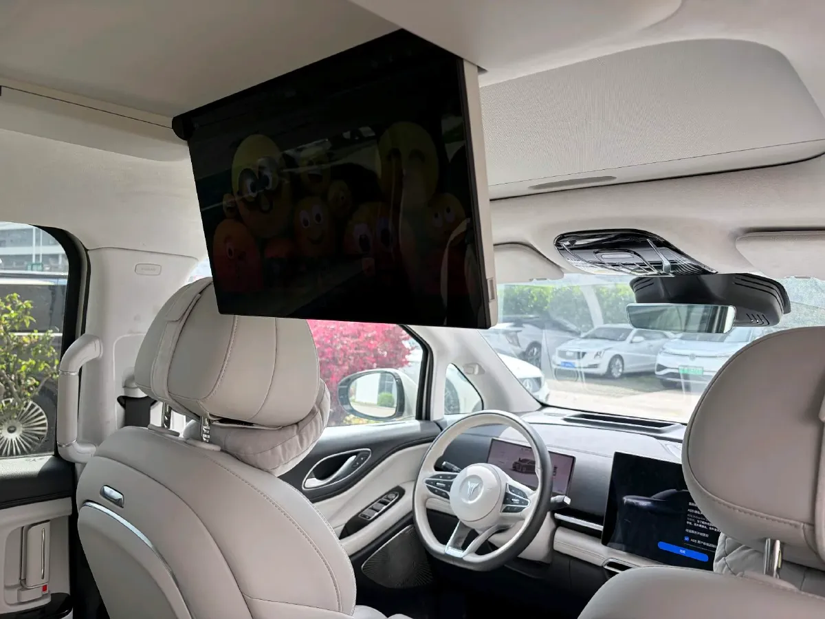 2025 Voyah Dream 1.5T 150HP L4 PHEV 41.7KWH,autocango,china used car exporter,china ev exporter,chinese used car exporter,chinese used ev exporter