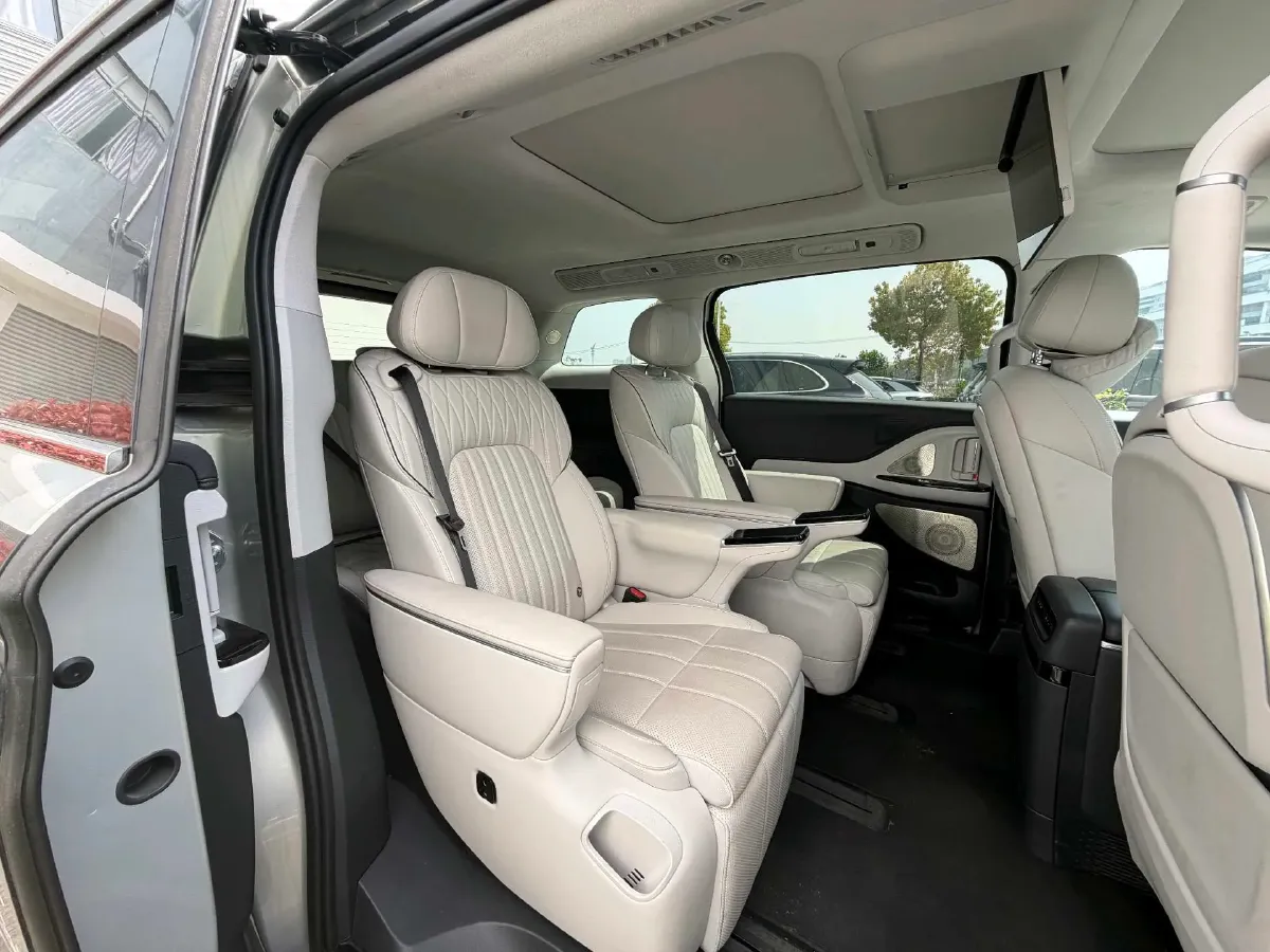 2025 Voyah Dream 1.5T 150HP L4 PHEV 41.7KWH,autocango,china used car exporter,china ev exporter,chinese used car exporter,chinese used ev exporter