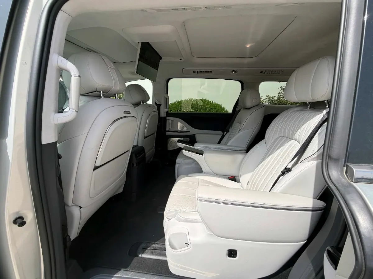 2025 Voyah Dream 1.5T 150HP L4 PHEV 41.7KWH,autocango,china used car exporter,china ev exporter,chinese used car exporter,chinese used ev exporter